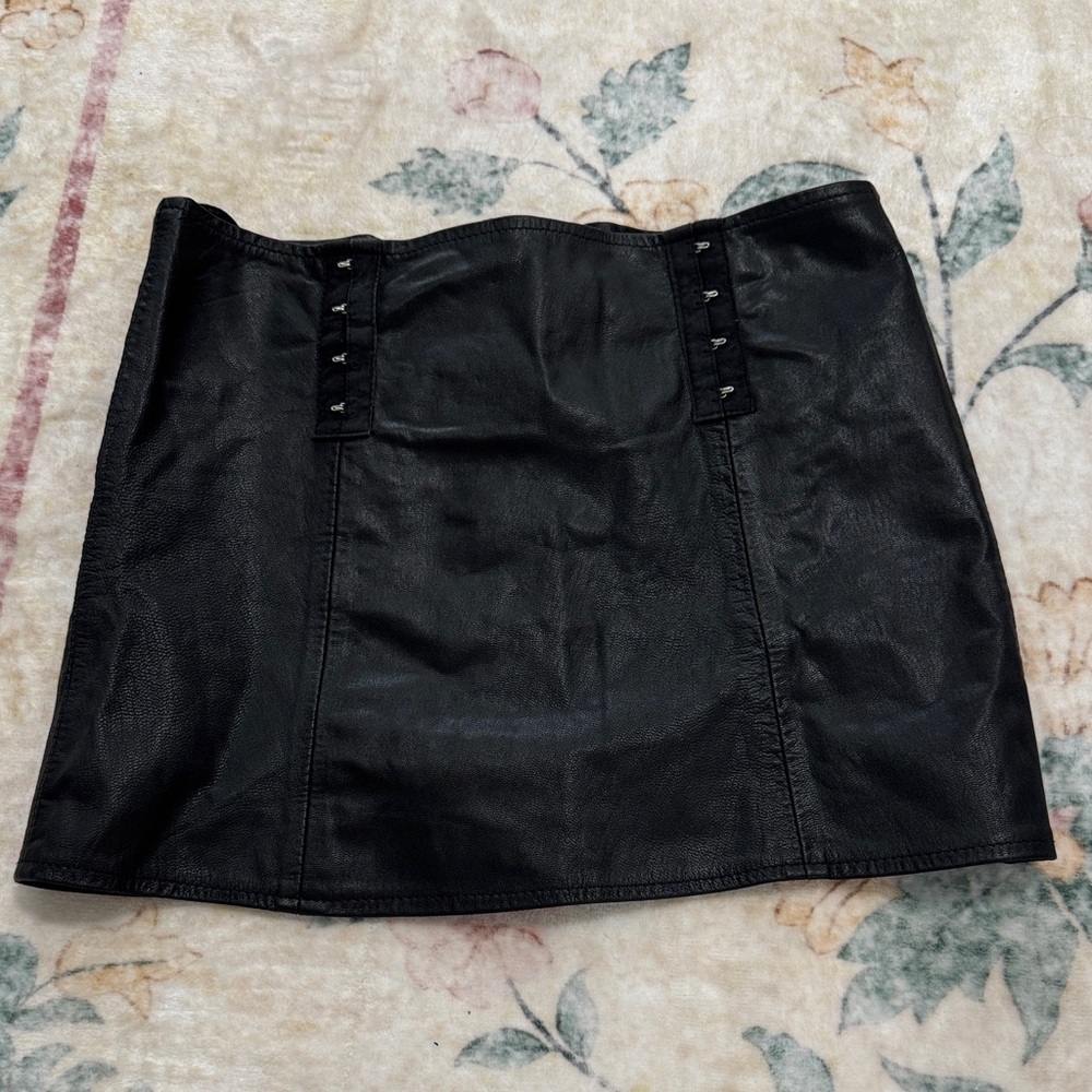 Elegant Moments Black Mini Skirt